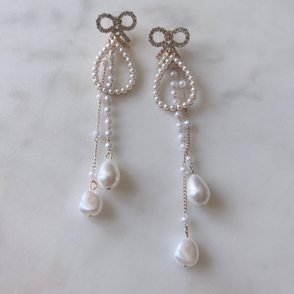 Gorgeous Pearl Drop Earrings w/ Bows - Picture 1 of 2